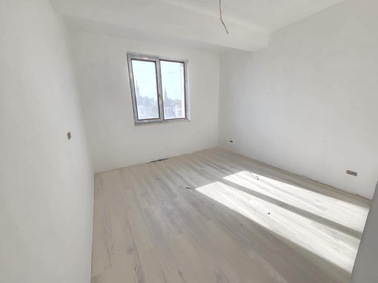 Apartament cu 3 camere decomandat în Mazepa 2