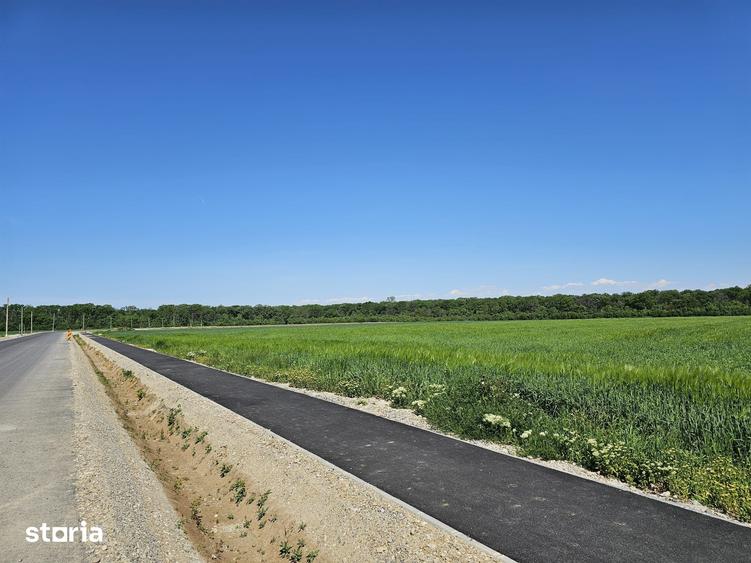 Teren de 35000 mp, în Periș