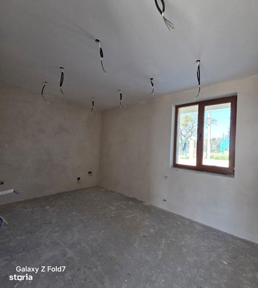 Casă cu 5 camere cu Teren 500 Mp în Podgoria