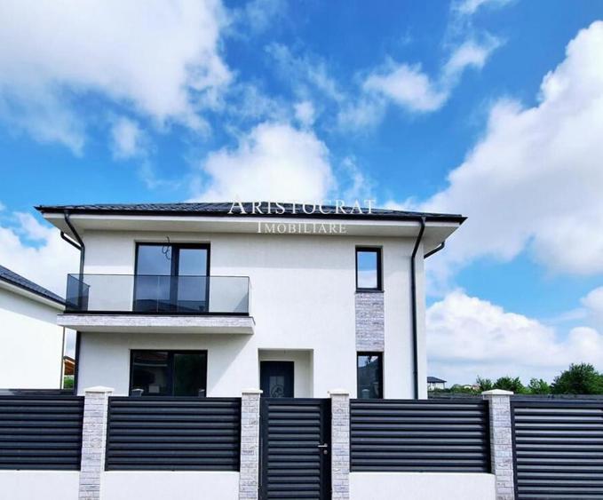 Casă cu 5 camere cu Teren 627 Mp în Ostratu