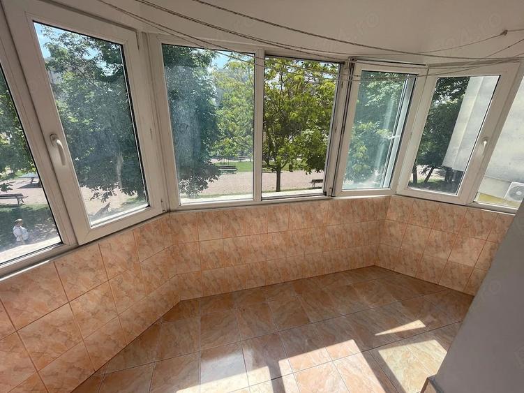 Apartament cu 3 camere decomandat în Nicolina