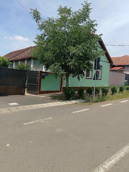 Casă cu 3 camere cu Teren 836 Mp în Giarmata