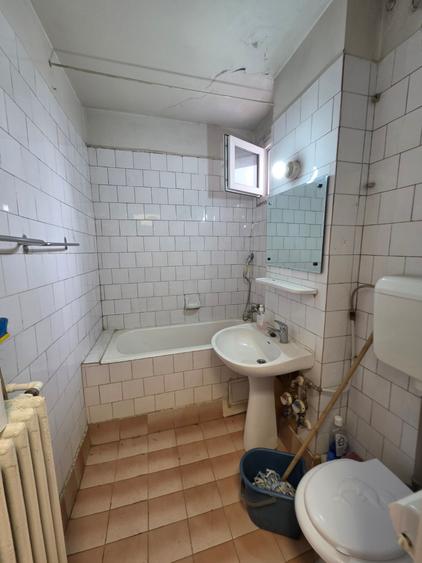 Apartament cu 4 camere semidecomandat în Titan