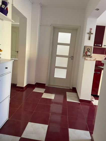 Apartament cu 3 camere decomandat în Uverturii