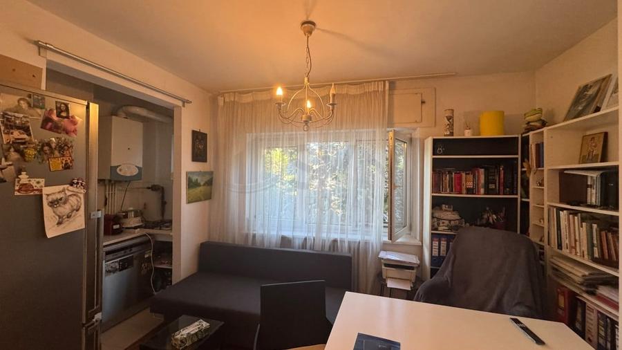 Apartament cu 2 camere semidecomandat în Cișmigiu