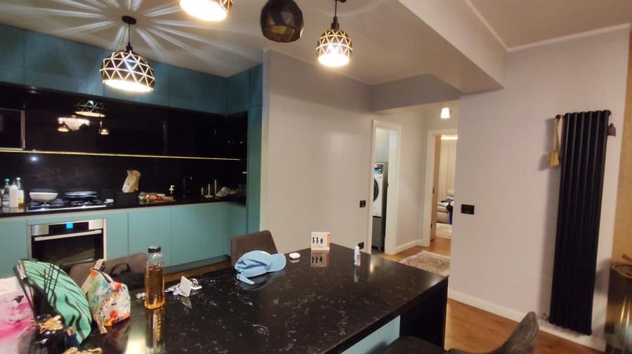 Apartament cu 3 camere decomandat în Baba Novac