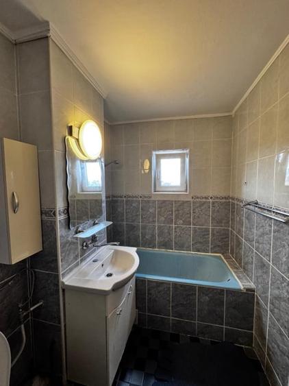 Apartament cu 3 camere decomandat, mobilat în Lăpuș Argeș