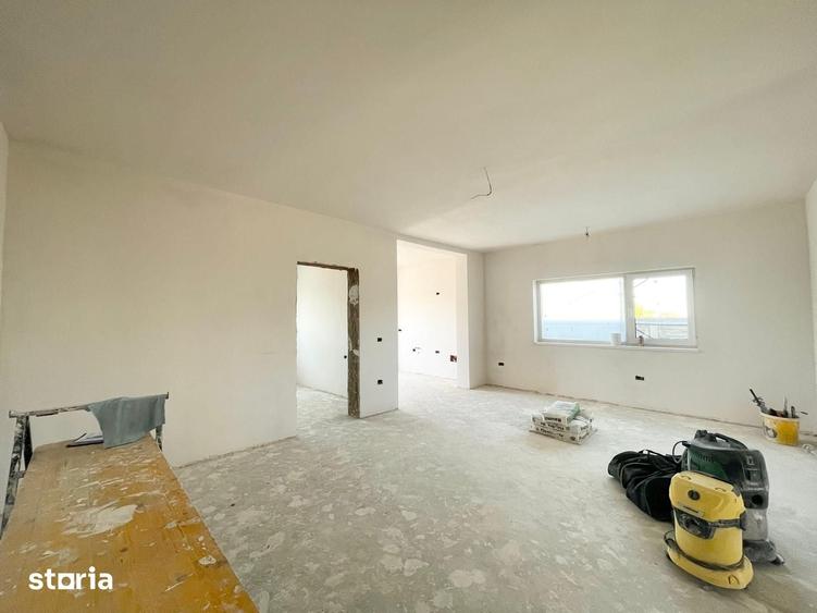 Casă cu 3 camere cu Teren 334 Mp în Berzovia