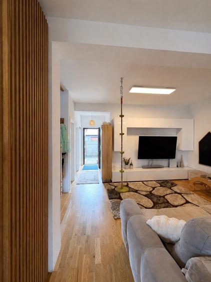 Duplex cu 5 camere cu Teren 248 Mp în Cristian