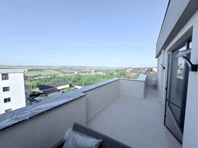 Apartament cu 4 camere decomandat în Central