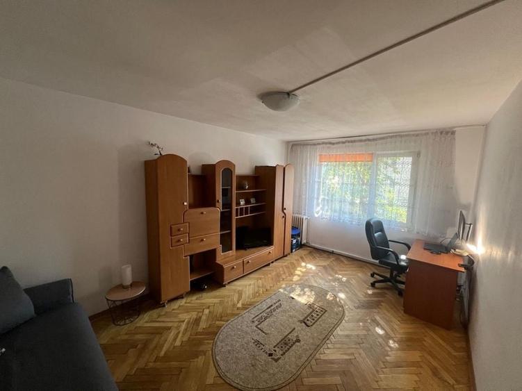 Garsonieră decomandată în Podu Roș