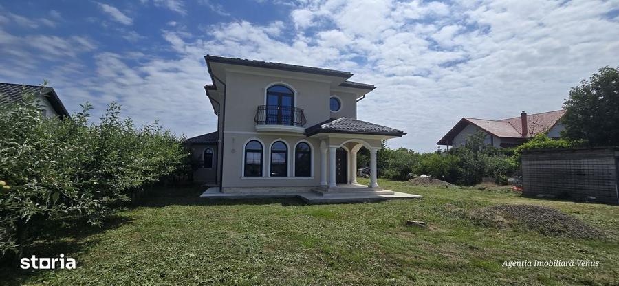 Casă cu 4 camere în Central