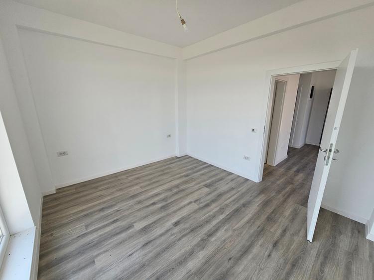 Casă individuală cu 4 camere cu Canalizare în Tunari