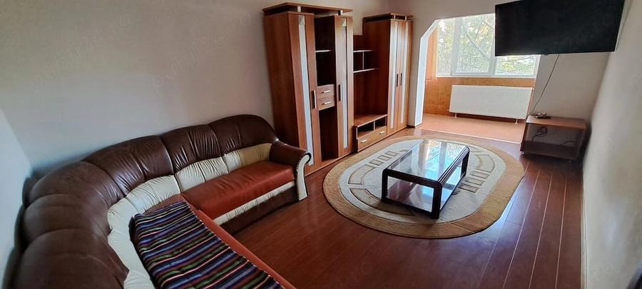 Apartament cu 3 camere decomandat în Girocului