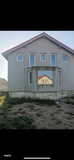 Casă cu 3 camere decomandat în Decebal