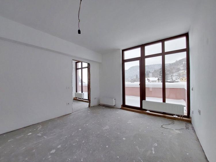 Penthouse cu 4 camere decomandat în Schei