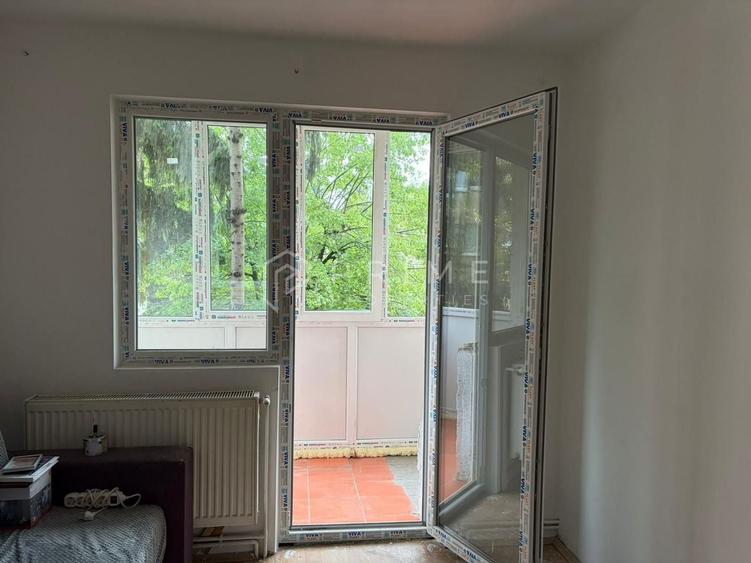 Apartament cu 3 camere semidecomandat în Dâmbu Pietros