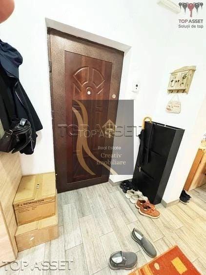 Apartament cu 4 camere semidecomandat, mobilat în Sebastian
