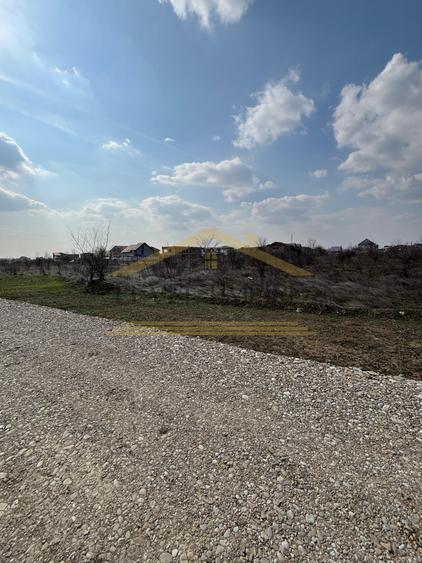 Teren Construcții intravilan de 324 mp, în Est