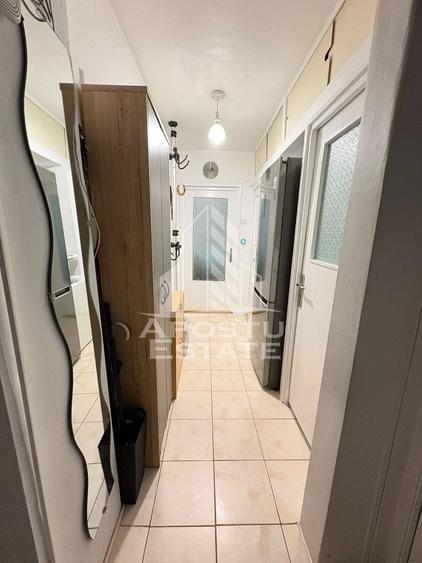 Apartament cu 3 camere semidecomandat, mobilat în Circumvalațiunii