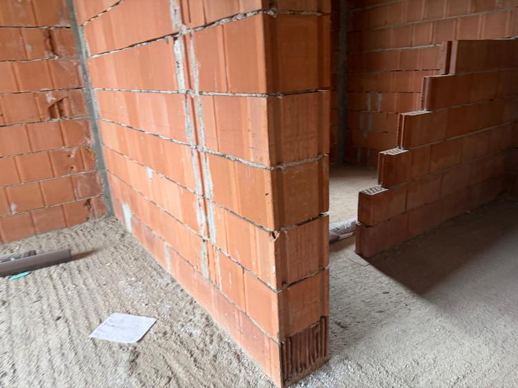 Casă individuală cu 6 camere cu Canalizare în Calea Urseni