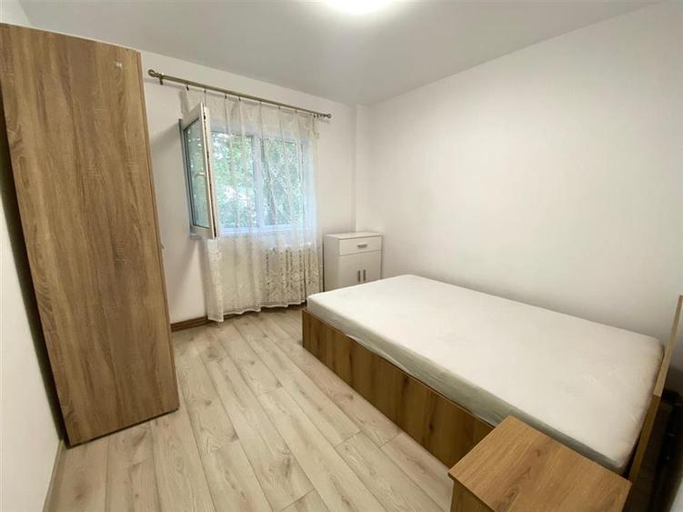 Apartament cu 2 camere decomandat în Podul de Fier
