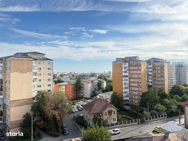 Apartament cu 3 camere decomandat în Micro 4