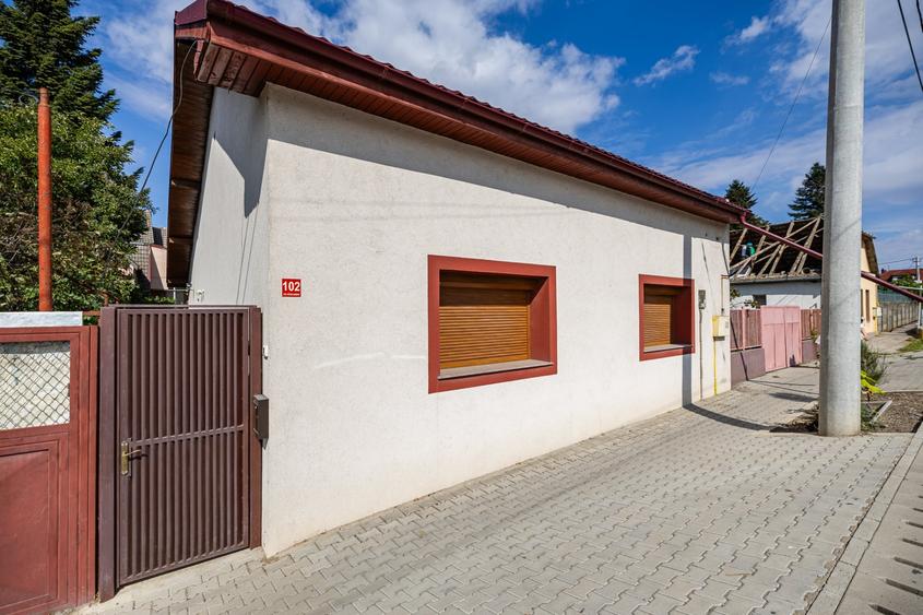 Casă individuală cu 4 camere cu Canalizare în Dumbrăvița