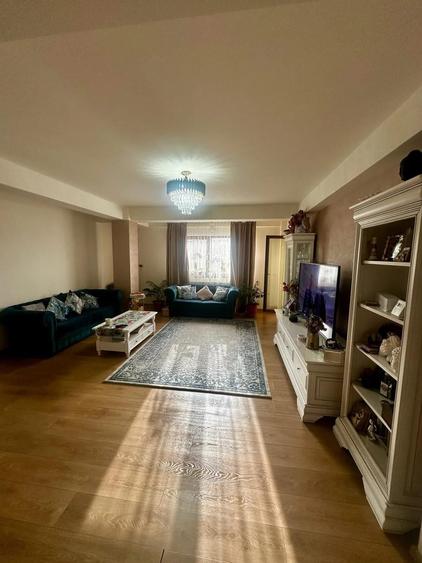 Apartament cu 4 camere, mobilat în Km 5
