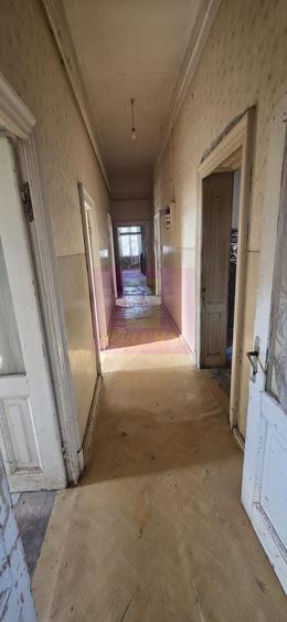 Casă individuală cu 4 camere cu Teren 736 Mp în Est