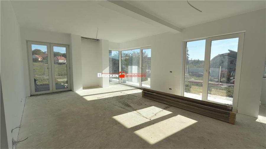 Casă cu 4 camere cu Teren 570 Mp în Central