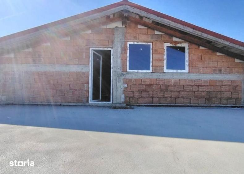 Casă cu 5 camere cu Teren 1843 Mp în Jucu