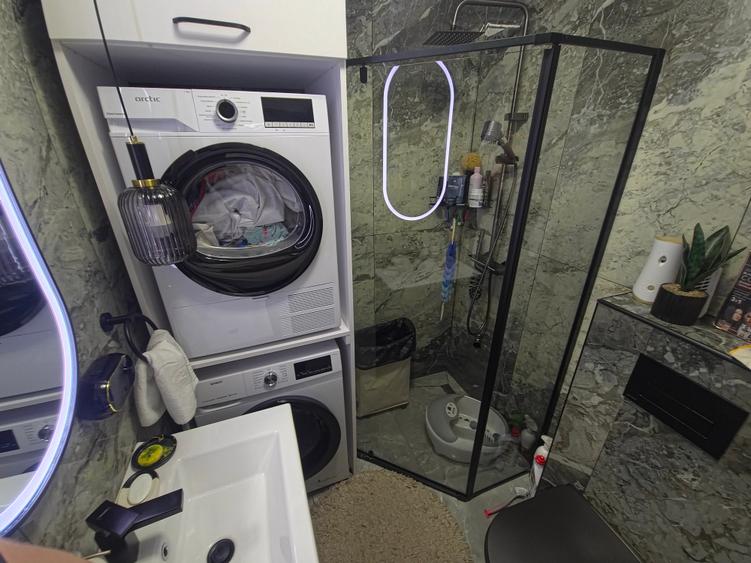 Apartament cu 4 camere semidecomandat în Tomis Nord