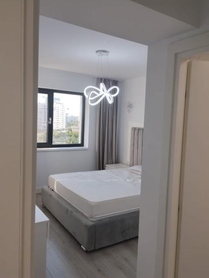 Apartament cu 3 camere semidecomandat în Central