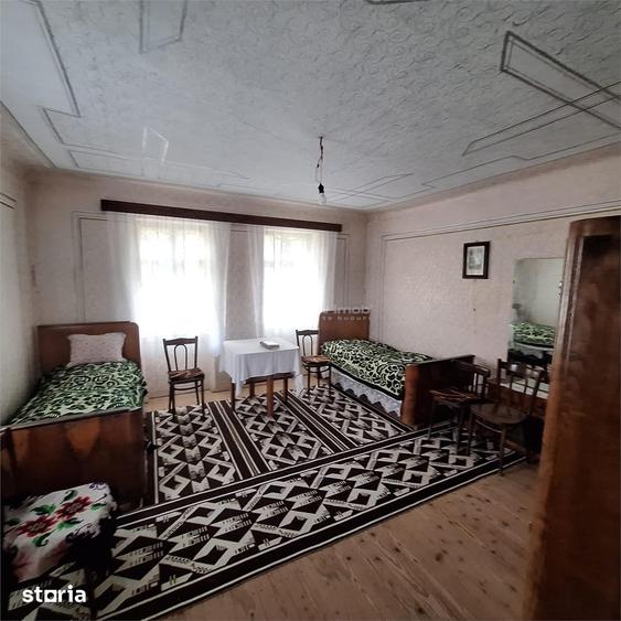 Casă cu 4 camere cu Teren 4636 Mp în Central