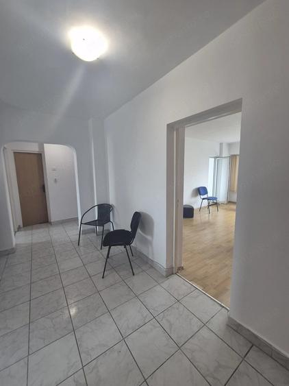 Apartament cu 3 camere decomandat în Calea Călărașilor