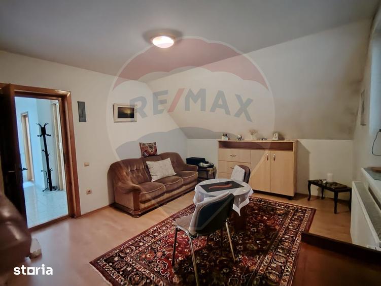 Casă cu 8 camere cu Teren 800 Mp în Central