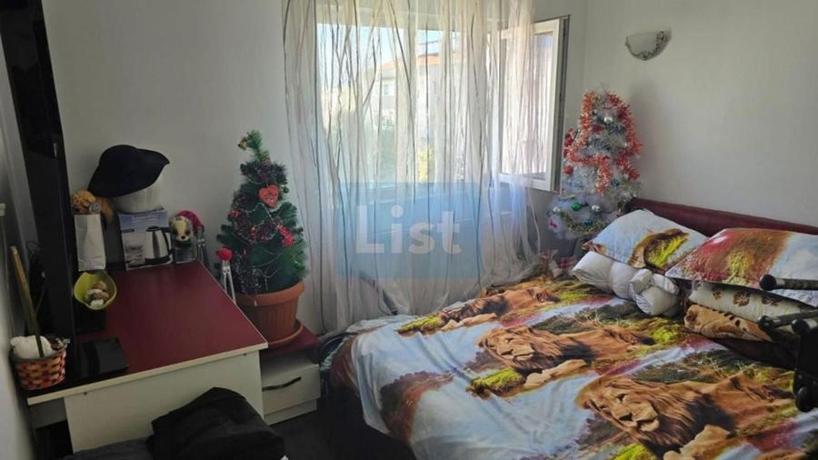 Apartament cu 3 camere, mobilat în