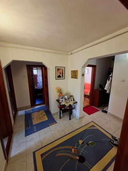 Apartament cu 3 camere decomandat, mobilat în Tomis Nord