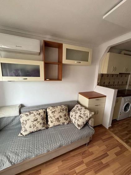 Garsonieră decomandată în Soarelui