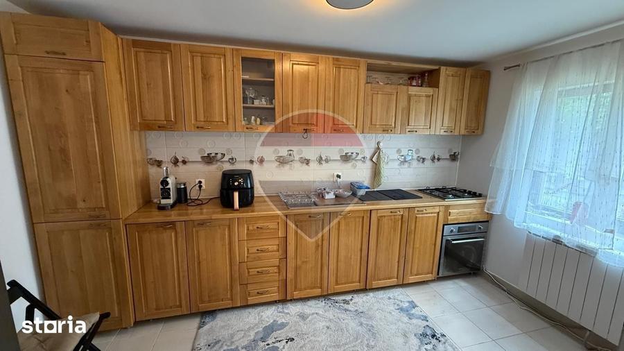 Casă cu 6 camere cu Teren 6257 Mp în Bolotești