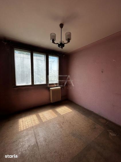 Apartament cu 3 camere semidecomandat în Rahova
