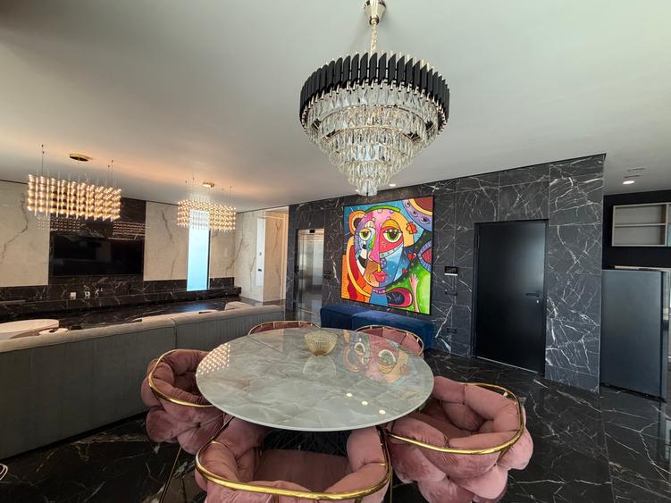 Apartament cu 5 camere decomandat în Domenii