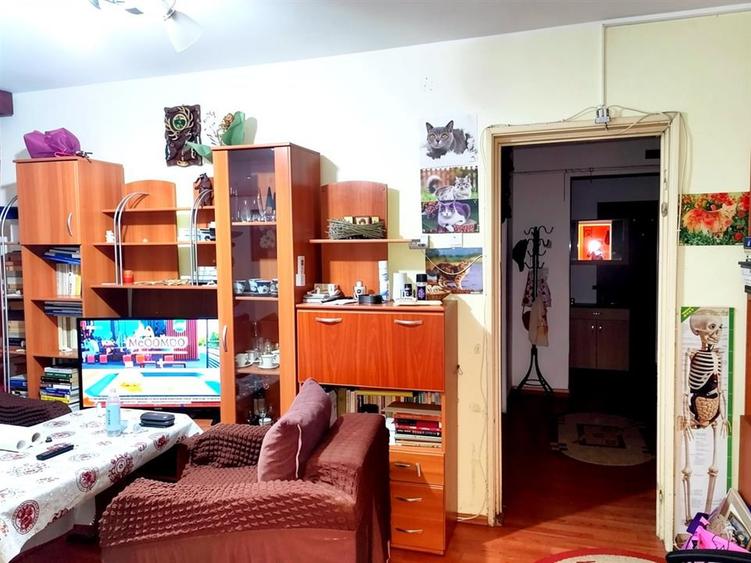 Apartament cu 3 camere semidecomandat în Hipodrom