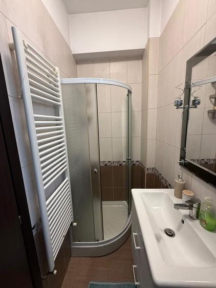 Apartament cu 3 camere semidecomandat, mobilat în Lujerului
