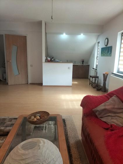 Casă cu 6 camere cu Teren 1300 Mp în Periferie