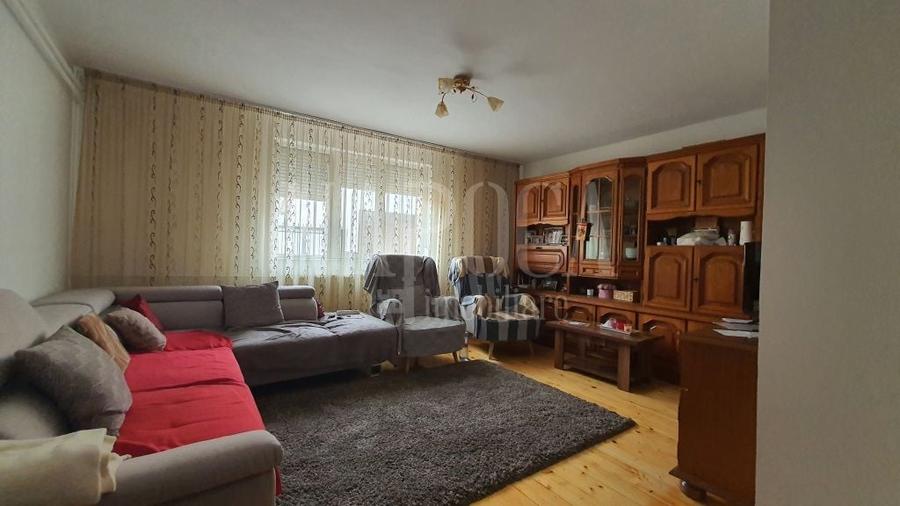 Casă individuală cu 6 camere cu Canalizare în Spitalul Județean