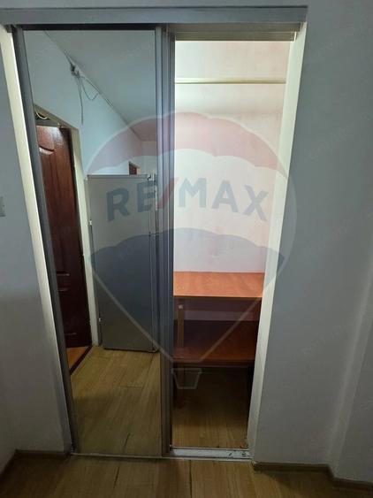 Garsonieră decomandată în Sud