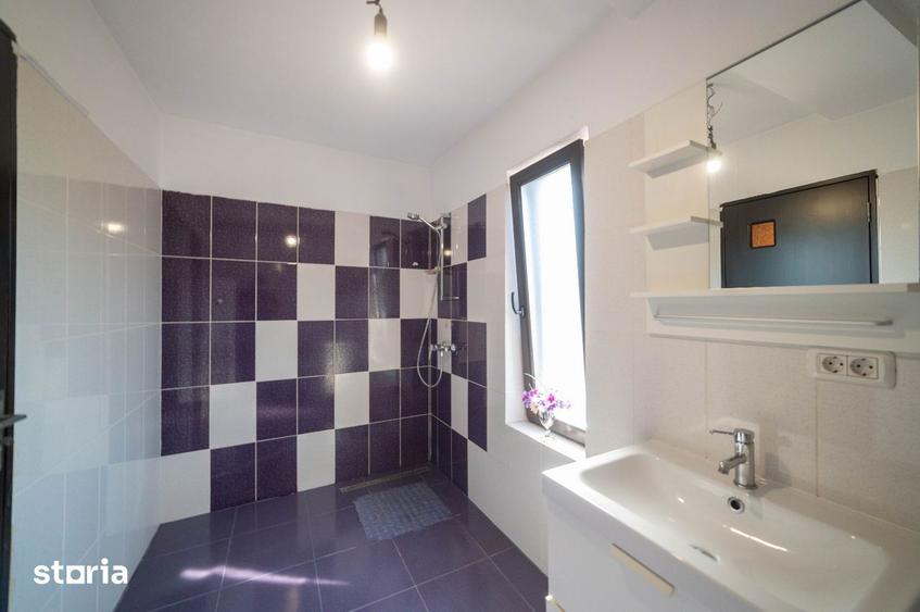 Casă cu 8 camere cu Canalizare în Aradului