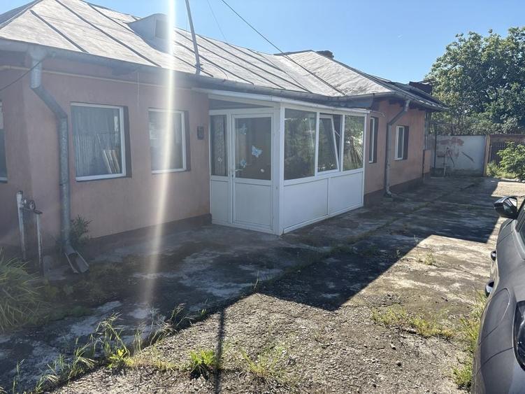 Casă cu 4 camere în Tătărani